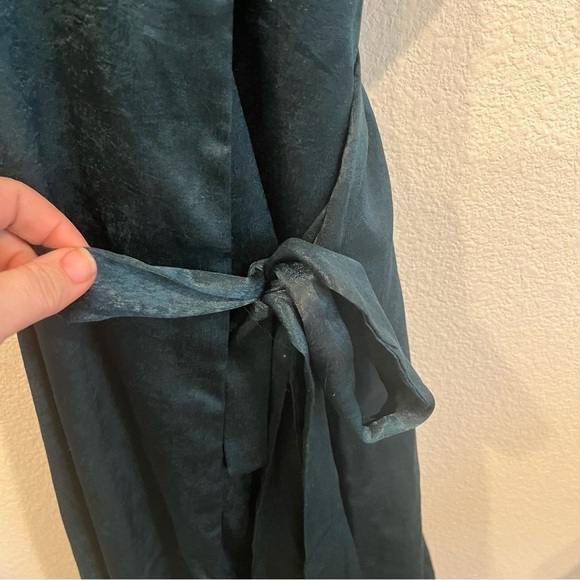 Lulu’s size small nwt dark green cold shoulder wrap dress - Picture 3 of 12
